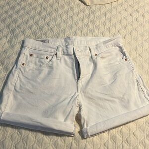 Gap 5” girlfriend mid rise white denim shorts